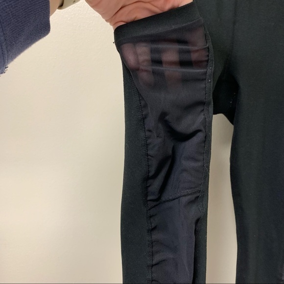 Fabletics Power Hold Mesh Media Cropped Leggings with Pockets Size Medium - Picture 2 of 8